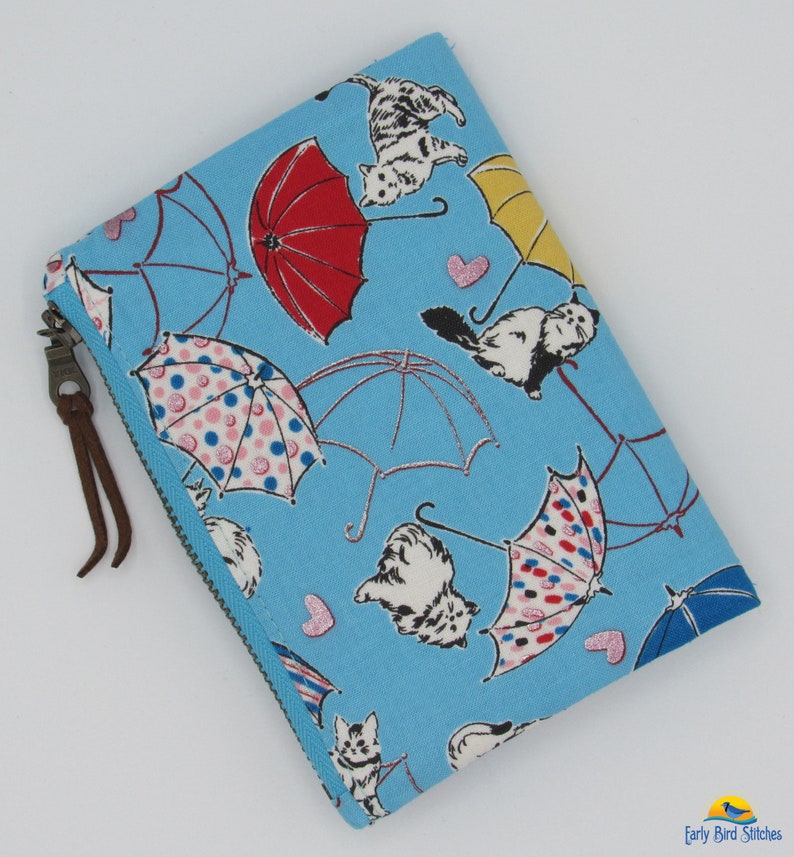 Antique Brass Hardware Recycled Leather Cat Kitty Kittens /& Umbrellas on Blue Essex Wallet w Zipper Pocket and Credit CardCash Pockets