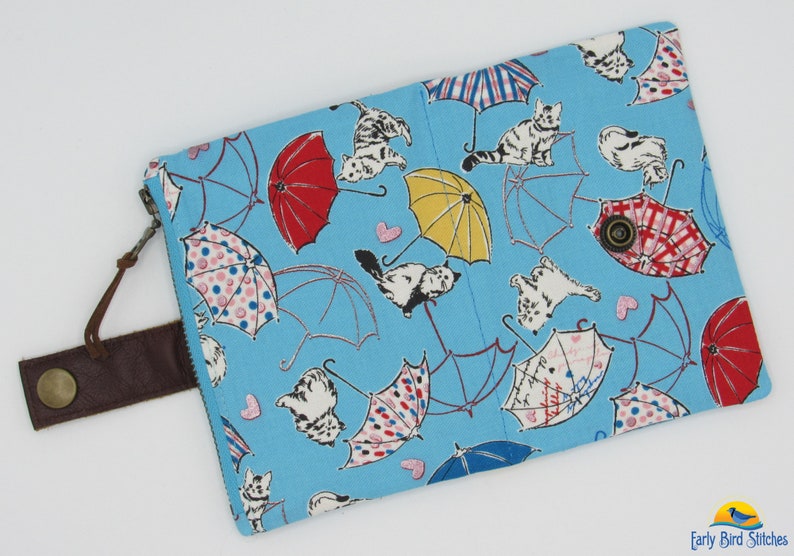 Antique Brass Hardware Recycled Leather Cat Kitty Kittens /& Umbrellas on Blue Essex Wallet w Zipper Pocket and Credit CardCash Pockets