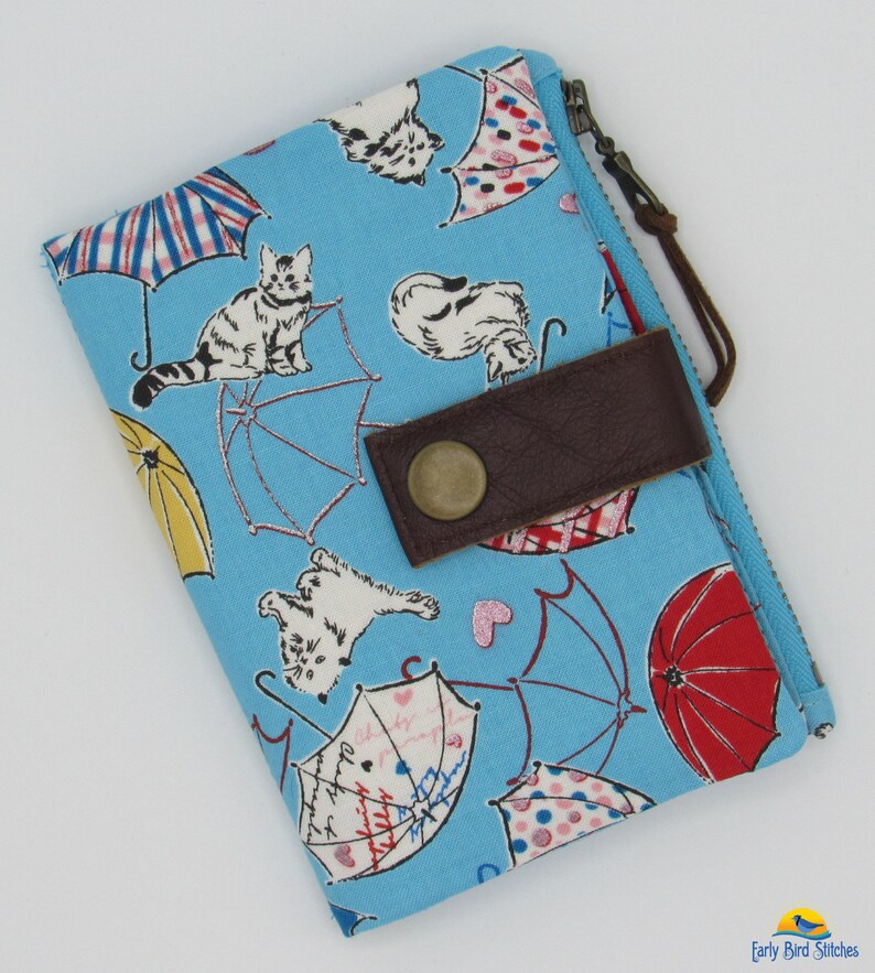 Antique Brass Hardware Recycled Leather Cat Kitty Kittens /& Umbrellas on Blue Essex Wallet w Zipper Pocket and Credit CardCash Pockets