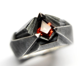 Oxidierter Sterling Silber Granat Ring, futuristisches Cyberpunk Design