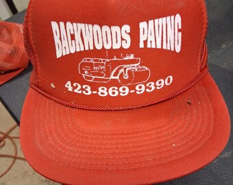 Gorra de camionero vintage Backwoods Paving Mesh Snapback roja con publicidad de apisonadora
