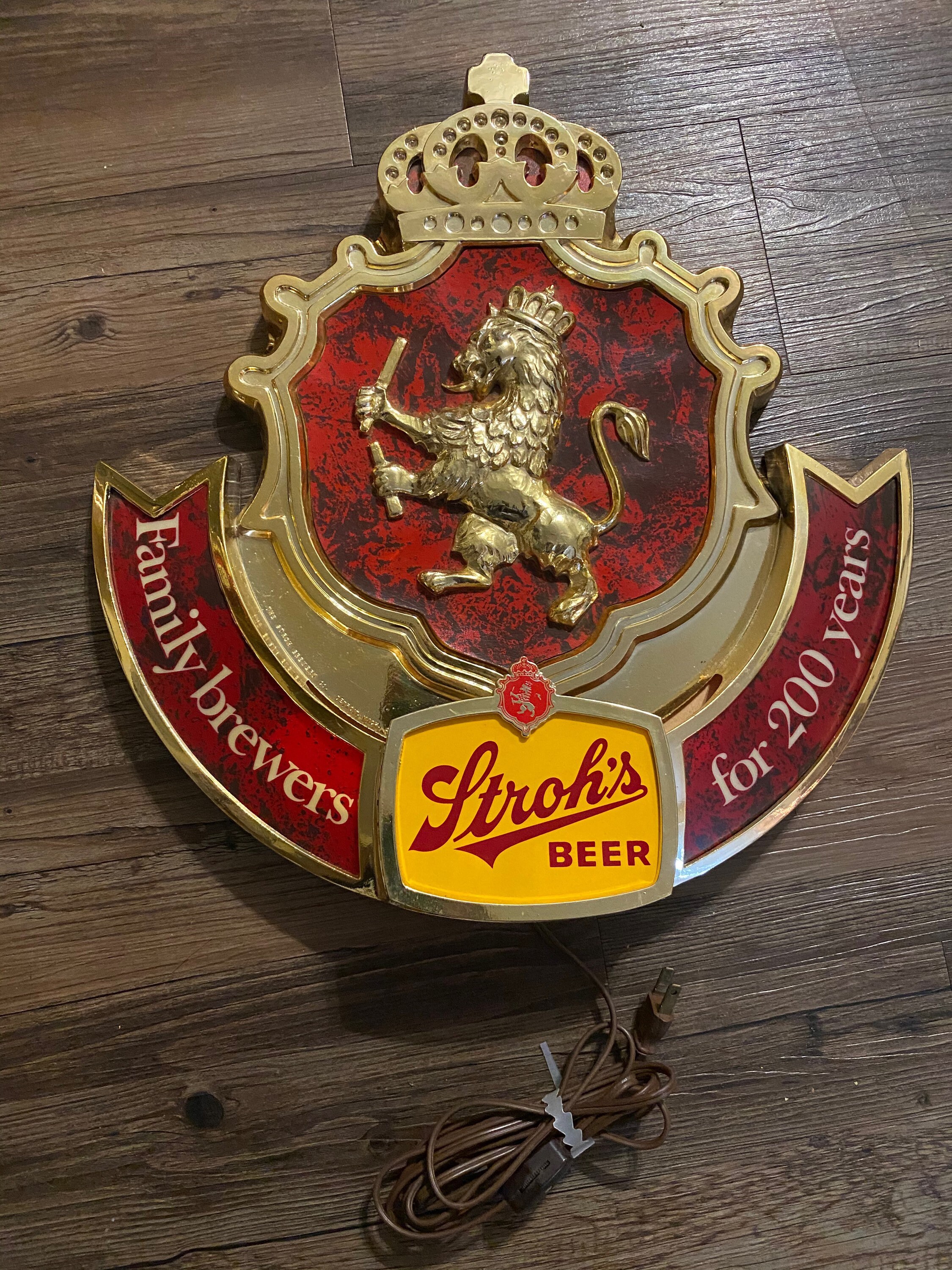 Vintage 1970s Stroh’s Lighted Plastic Beer Sign Bar Kitchen Man Cave Lion