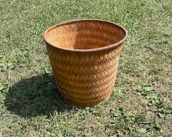 Vtg 1970s Round Wicker Woven Vinyl Hamper Laundry Basket Minimalist Mid Century Retro Bathroom Clothing