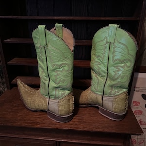 Vintage EXOTIC Custom Cut ALLIGATOR- Western Boots Neon Green macho man 10