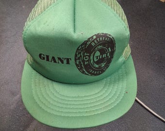 Gorra de camionero verde publicitaria con estampado de neumáticos recauchutados Giant vintage, fabricada en EE. UU.