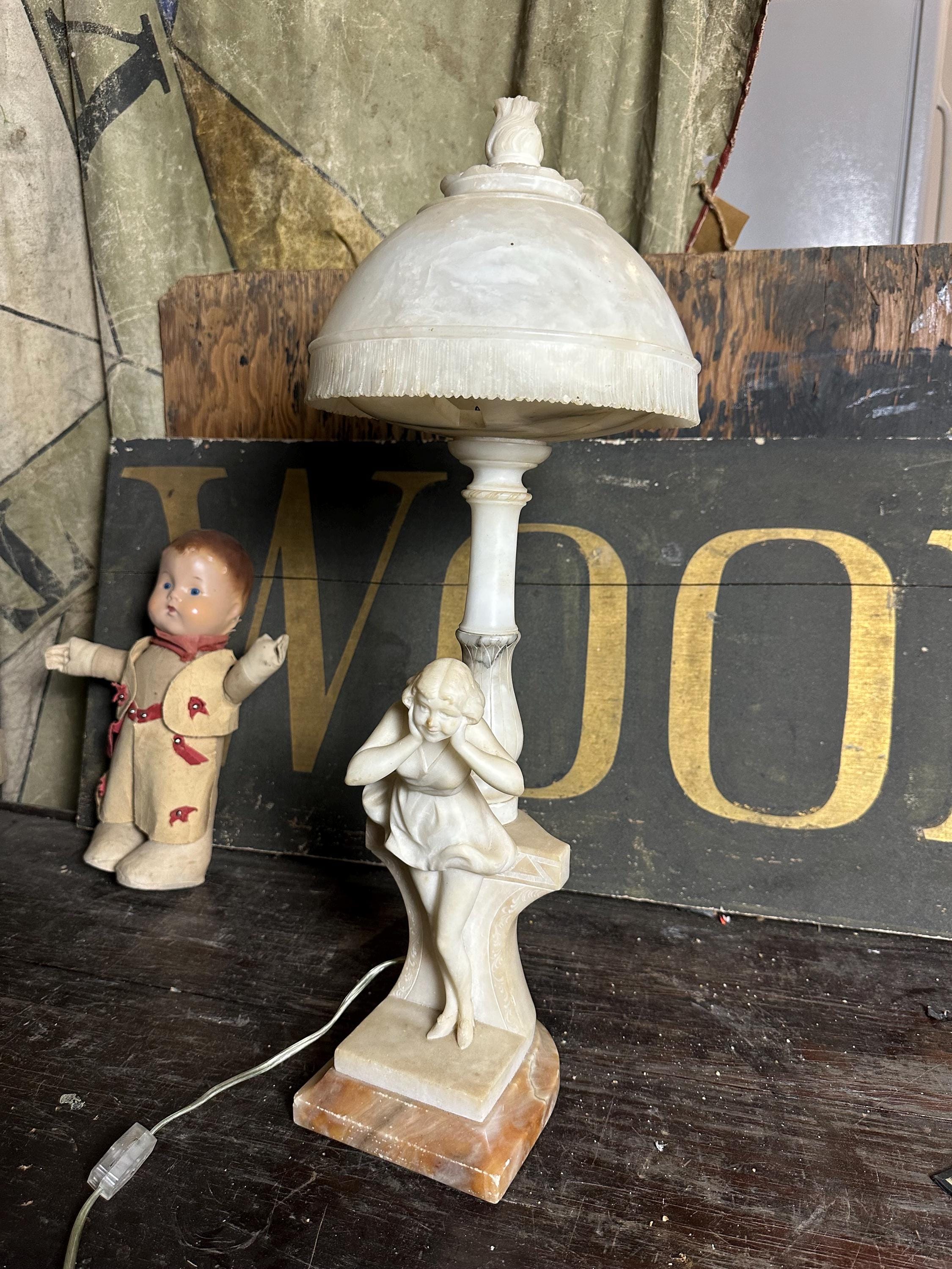 イタリア製女性像のランプ 1960年代 アラバスター 女性 ランプ アート 彫像 女の子 ビクトリア朝