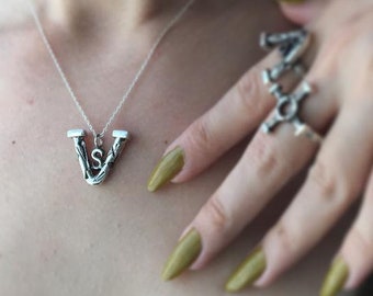 Colgante Espíritu del Vino en Plata de Ley: Collar con Símbolo Alquímico Hecho a Mano, La Alquimia