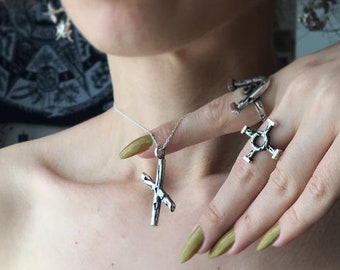 Colgante Nauthiz en plata de ley: collar con alfabeto rúnico hecho a mano, orfebre de piedras rúnicas