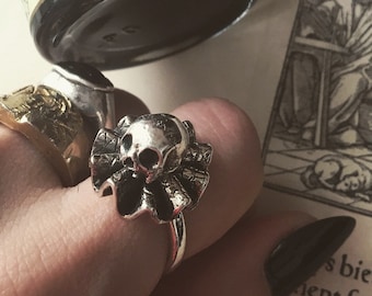 The Magus silver ring, skull and ruff collar ring, alchemy jewelry, occult ring, Elizabethan magick, gothic aesthetic, dark art