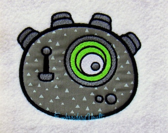 Alien Robot Patch 2 Embroidery Design, Multiple Formats