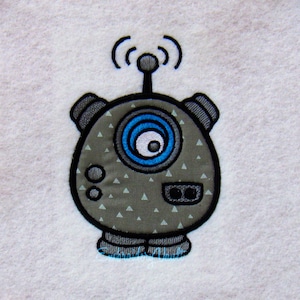 Alien Robot Patch 1 Embroidery Design, Multiple Formats