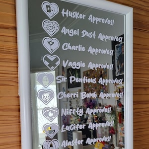 Calcomanías de aprobación para espejo de personajes de Hazbin Hotel con positividad corporal: Angel Dust, Alastor, Charlie, Lucifer, Vox, Val, Husk, Vaggie, Pentious, etc.