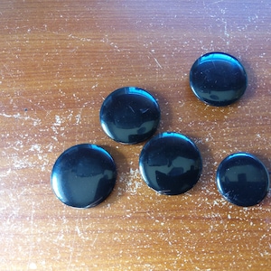 black buttons (5), large