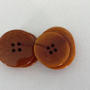 braune Knöpfe (7) einfache Knöpfe, 4 Löcher