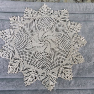 vintage doily 17&quot; ivory