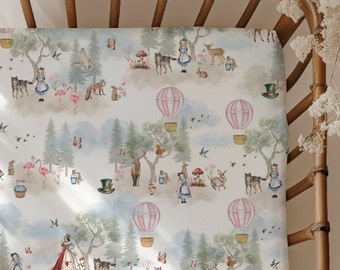 Alice im Wunderland Krippendecke, Baby Geschenk, Alice im Wunderland Kinderzimmer, Märchen Kinderzimmer, Babypartygeschenk, Baby Mädchen