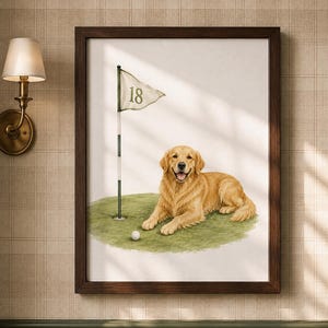 K&ouml;nnte beinhalten: Ein gerahmter Kunstdruck, der einen Golden Retriever zeigt, der auf einem gr&uuml;nen Golf-Putting-Green liegt. Neben dem Hund befindet sich eine Fahnenstange mit einer wei&szlig;en Flagge, die mit der Zahl 18 markiert ist, und ein kleiner wei&szlig;er Golfball.
