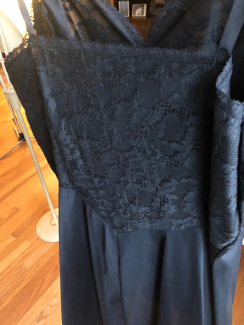 Vintage Vanity Fair black lace slip with lace size 34 small