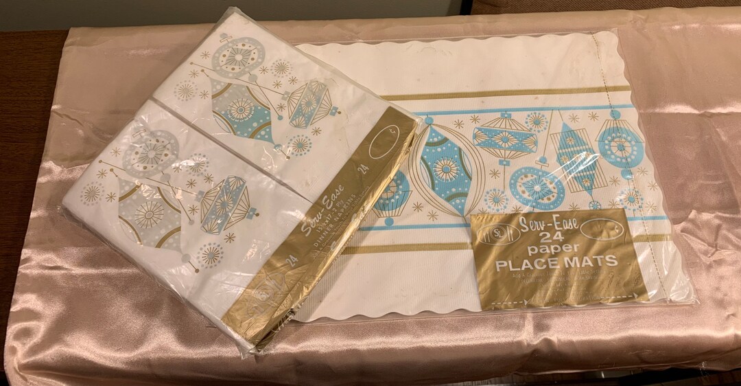 Serv Ease MCM Paper Christmas Placemats and Napkins Sealed in Original