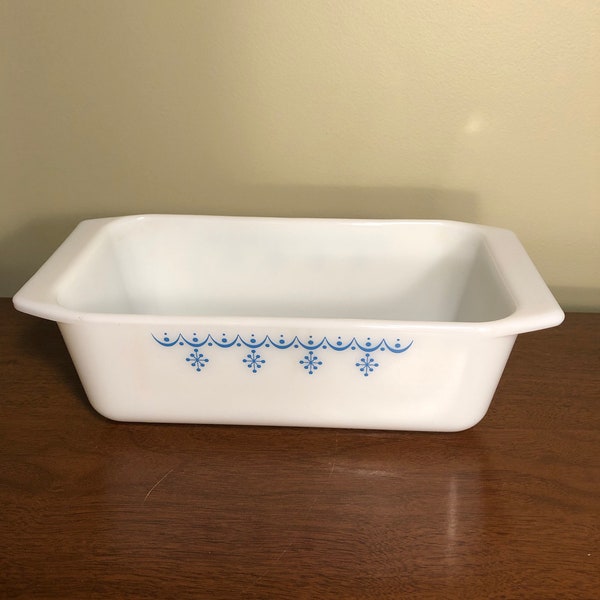 Pyrex snowflake garland loaf pan