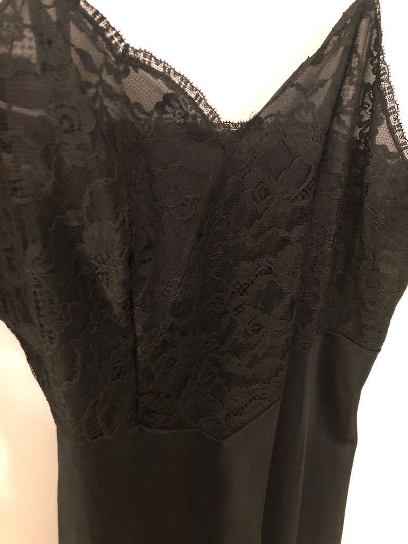 Vintage Vanity Fair black lace slip with lace size 34 small