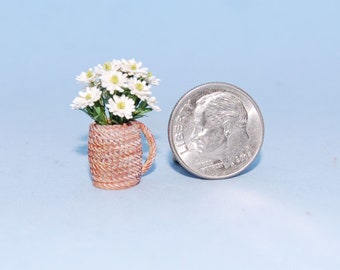 1:24 scale * 1/2 inch scale dollhouse miniature-Daisies in a vase