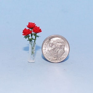 1:24 scale * 1/2 inch scale dollhouse miniature-Roses in a Vase