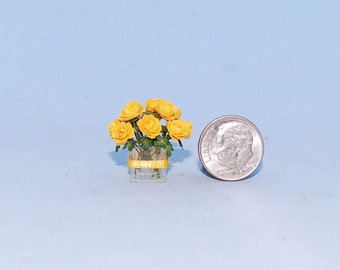 1:24 scale * 1/2 inch scale dollhouse miniature-Roses in a Vase