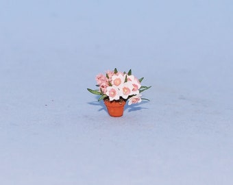 1:48 scale * 1/4 inch scale dollhouse miniature-Pink and white bulb garden