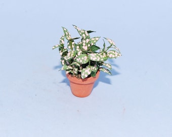 1:12 scale * 1 inch scale dollhouse miniature-Polka Dot Plant