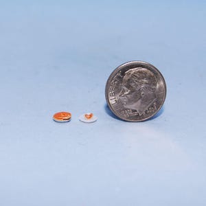 1/4 inch scale dollhouse miniature-Pumpkin Pie with a slice
