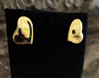 Primavera Gold Heart Earrings Perfect Size Studs Comfy Soft NEVER WORN Top Quality Vintage #416