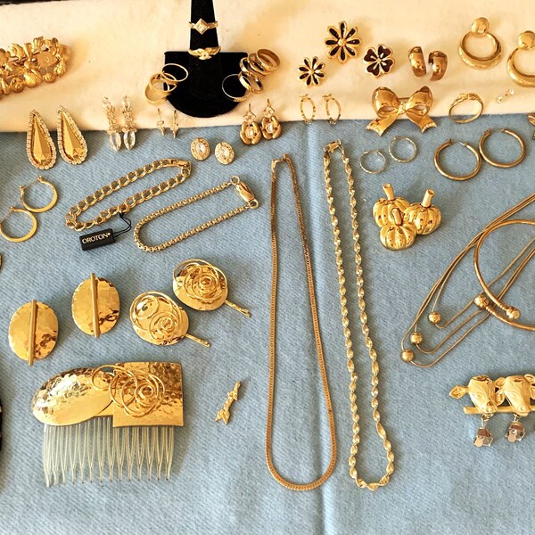 Gold Market 58pc NEVER WORN Vintage Jewelry Lot  AMAZING Price!   Rings Bracelets + Much More! #L110