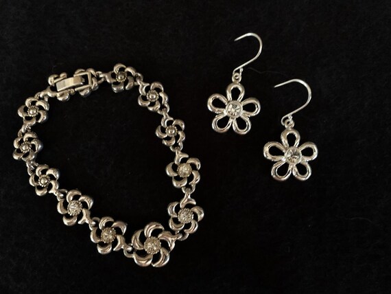 Silver Faux Diamond Flower Bracelet and Earrings … - image 8