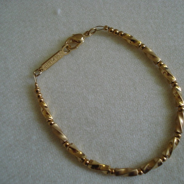 True Vintage Designer Signed NAPIER Gold Tone Bracelet NEVER WORN Dainty Pretty #64