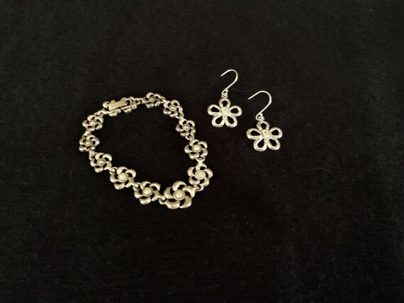Silver Faux Diamond Flower Bracelet and Earrings … - image 6