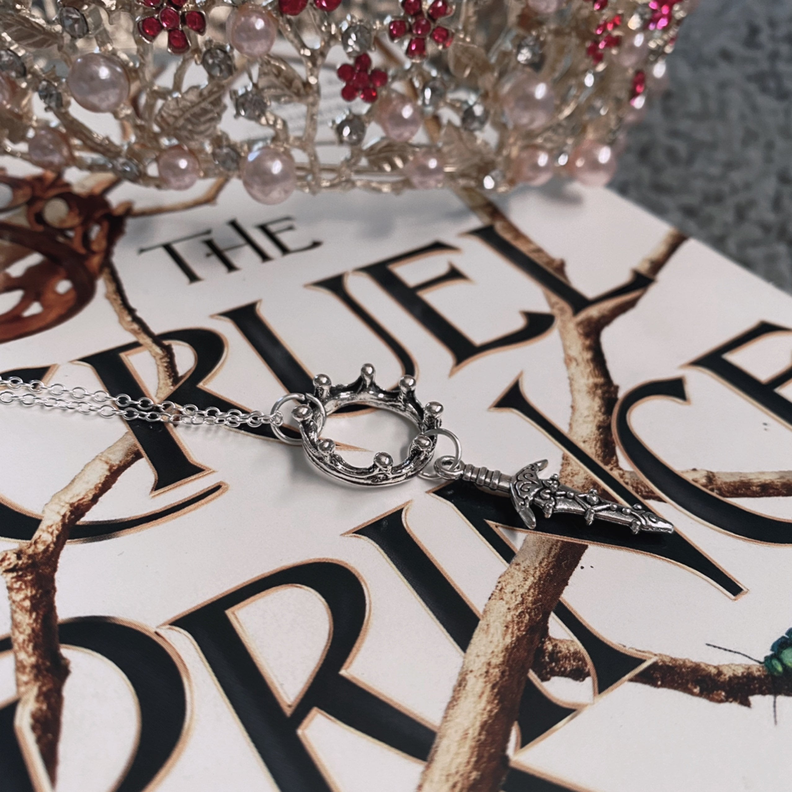 The Cruel Prince Inspired Couple Necklace • Cardan and Jude (judan) •  Bookish • Readers - Etsy Australia