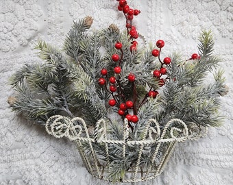 Vintage White Shabby Wire Wall Basket / Planter - Size Medium