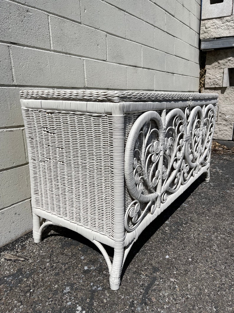 Antique Vintage Wicker Fiddlehead Storage Trunk Coffee Table Blanket Chest Boho Chic Bohemian Woven Decor Storage Bench Decoration Weave image 5