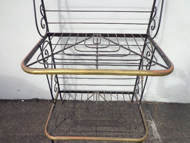 Found this pic of an antique Bakers Rack. I want this one so bad