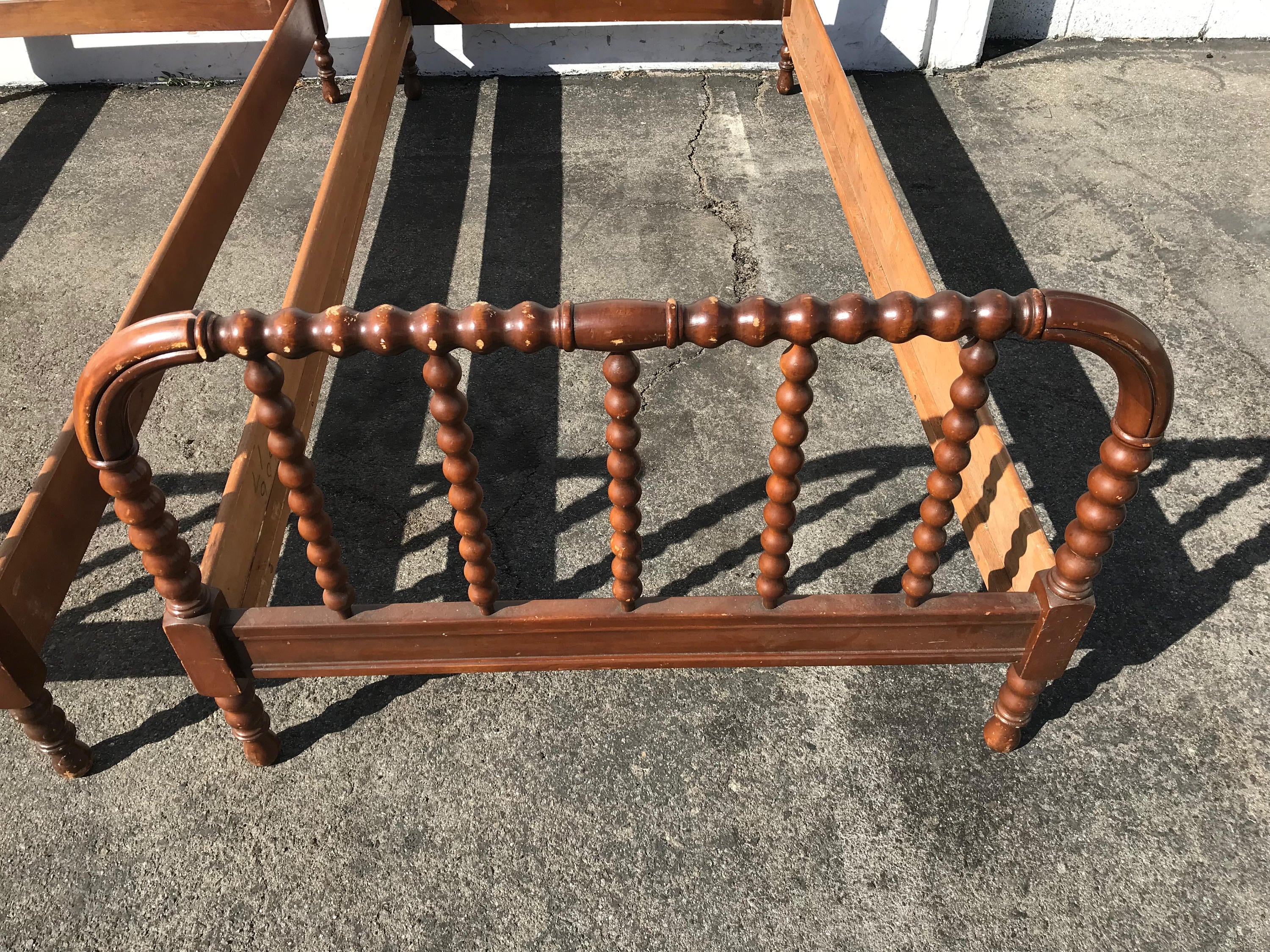 2 Twin Beds Antique Jenny Lind Single Shabby Chic Spindle Bedroom Kids
