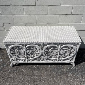 Antique Vintage Wicker Fiddlehead Storage Trunk Coffee Table Blanket Chest Boho Chic Bohemian Woven Decor Storage Bench Decoration Weave image 2