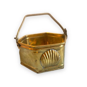 VINTAGE: Scallop Shell Detail Basket Hexagon Shape Shiny Gold Cute Adjustable Handle