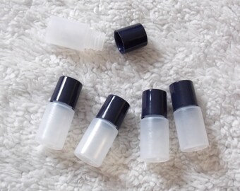 SUPPLY: Lot of Ten Plastic Dramming Jars 4cm Dram Jars Plastic Vials Screw on Lid Black Lid