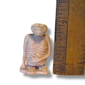 VINTAGE: Tiny Plastic ET Figurine Universal Studios 1982 1980&#39;s Toy Collectible Sci Fi Scifi Board Game Figurine