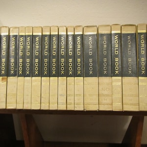 1969 set of 19 of the 20 WORLD BOOK ENCYCLOPEDIA set, A thru Z *missing vol. P  #15 * Green and white, 69wb-6 ** Free  Shipping **