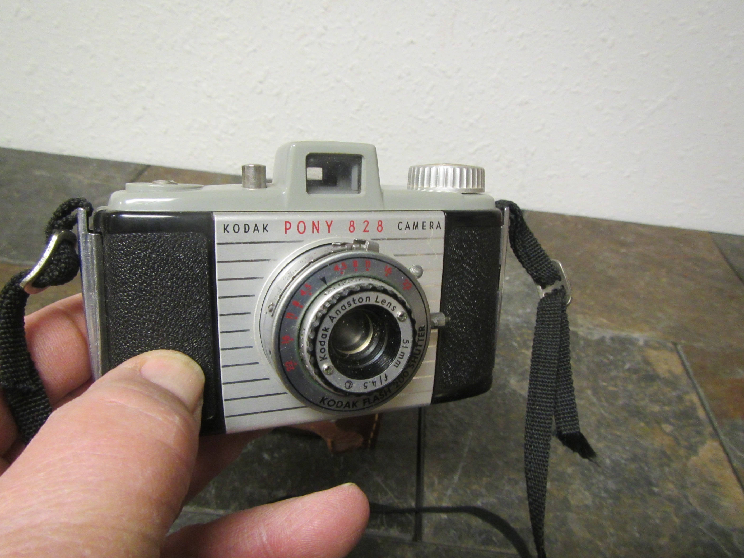 Kodak Pony 828 CAMERA With Case , Kodak Flash 200 Shutter