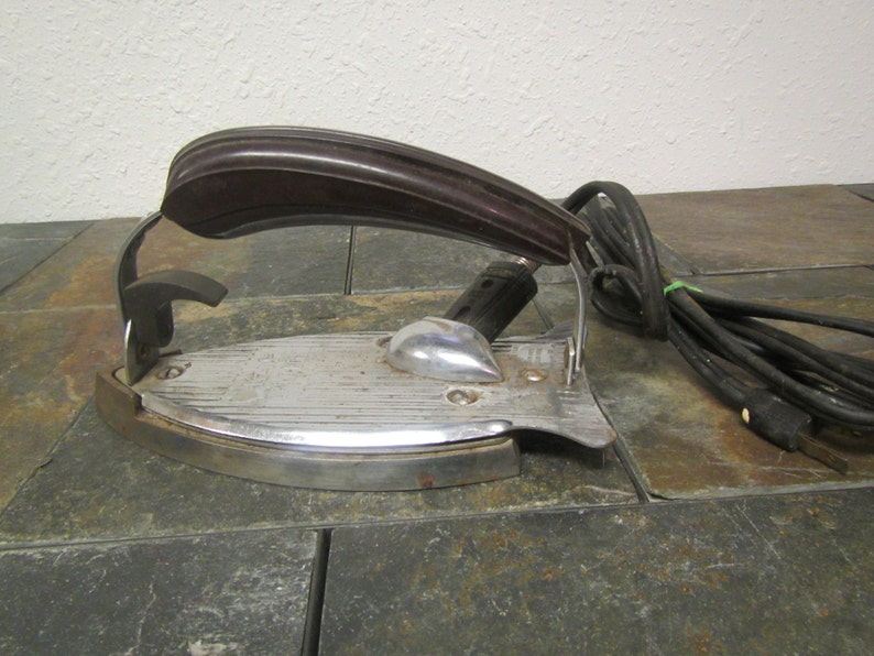 vintage K M GAD-A-BOUT Travel Iron 1940s folding iron # 17-500** Knapp Monarch co