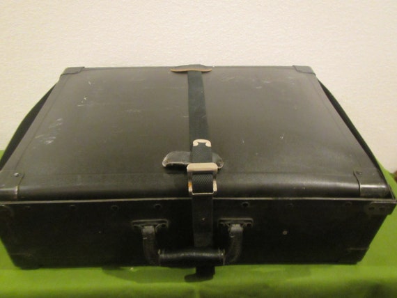 Vintage Black Suitcase with Metal Corners (c.1940s) –