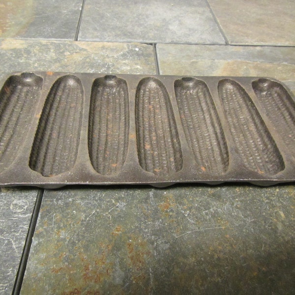 7 Section Cast Iron Cornbread Mold , Muffin mold , Bakeware, Cookware , Cake mold, many uses